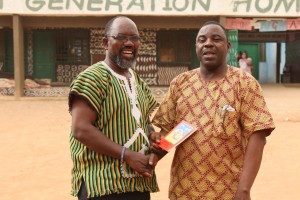 Die treibenden Kräfte im CCD: Der Leiter Fred Amenga-Etego (li) und Joe Ayembilla, der Verantwortliche Direktor für das Sozialwerk der Diözese Bolgatanga.